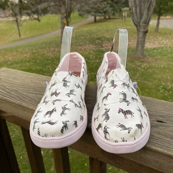 TOMS Zebra Print Slip-On Shoes Size 6 White Black Canvas Summer Travel - Picture 7 of 11